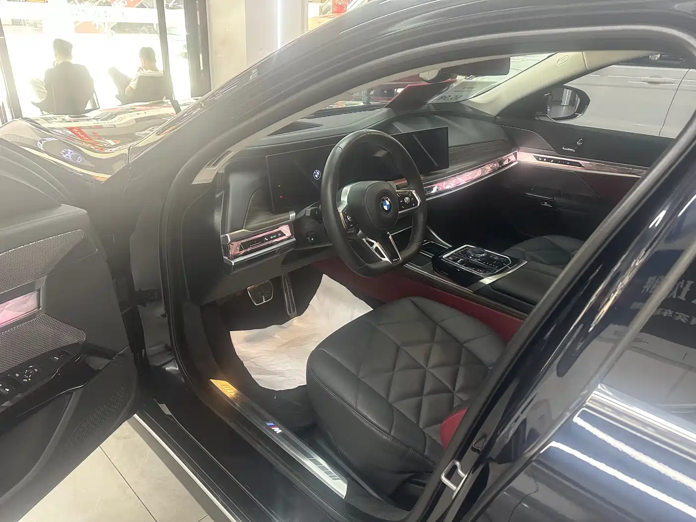 BMW 7 Series 2023 Model 735Li M Sport Package фото 13
