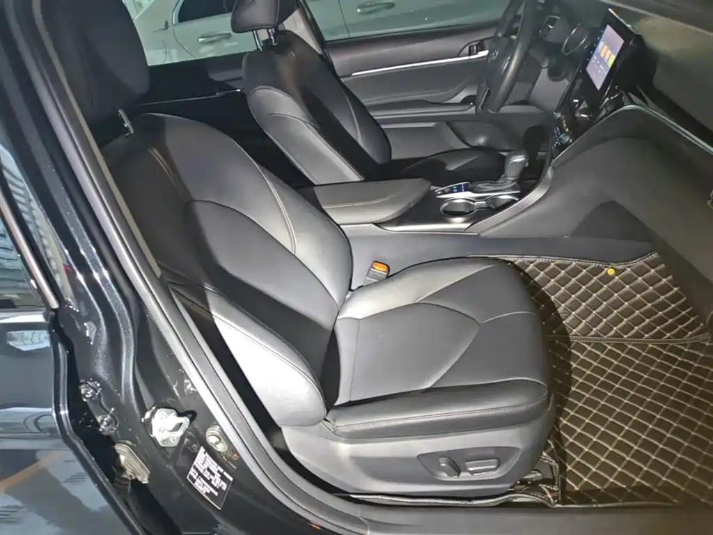 Toyota Camry 2021 Hybrid 2.5HGVP Leading Edition фото 25