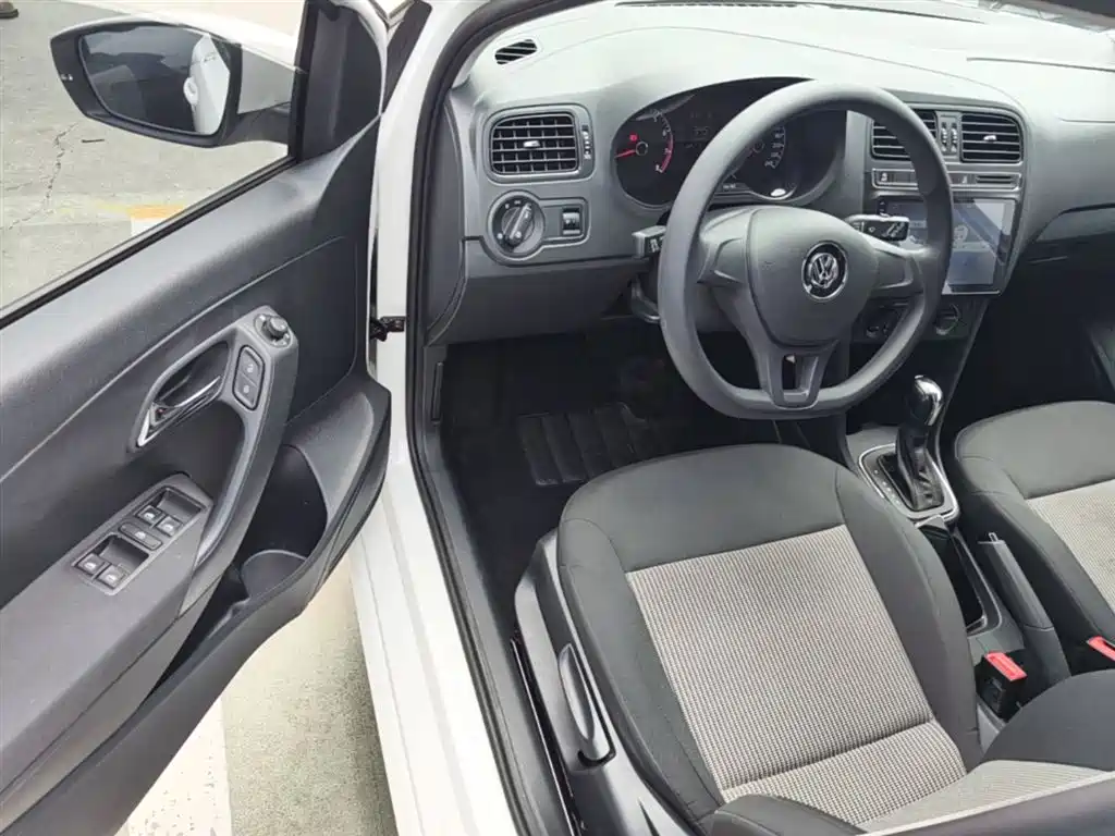 Volkswagen Polo 2018 1.5L Auto Safe Drive фото 16