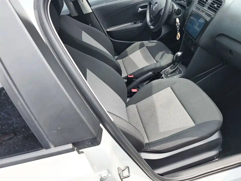Volkswagen Polo 2018 1.5L Auto Safe Drive фото 25