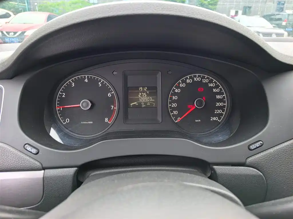 Volkswagen Sagitar 2012 Model 1.6L Manual Fashion фото 11