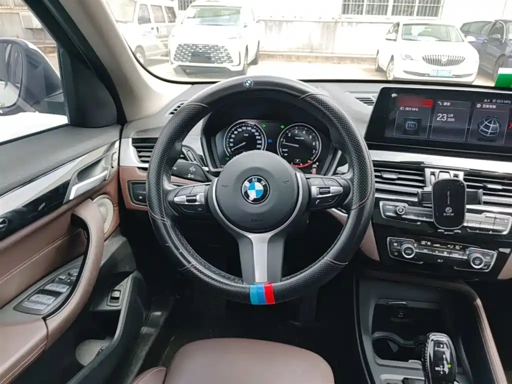 BMW X1 2022 sDrive25Li Leading фото 11
