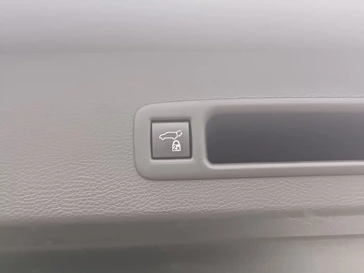 Toyota Sienna 2021 2.5L Hybrid Premium Edition фото 12