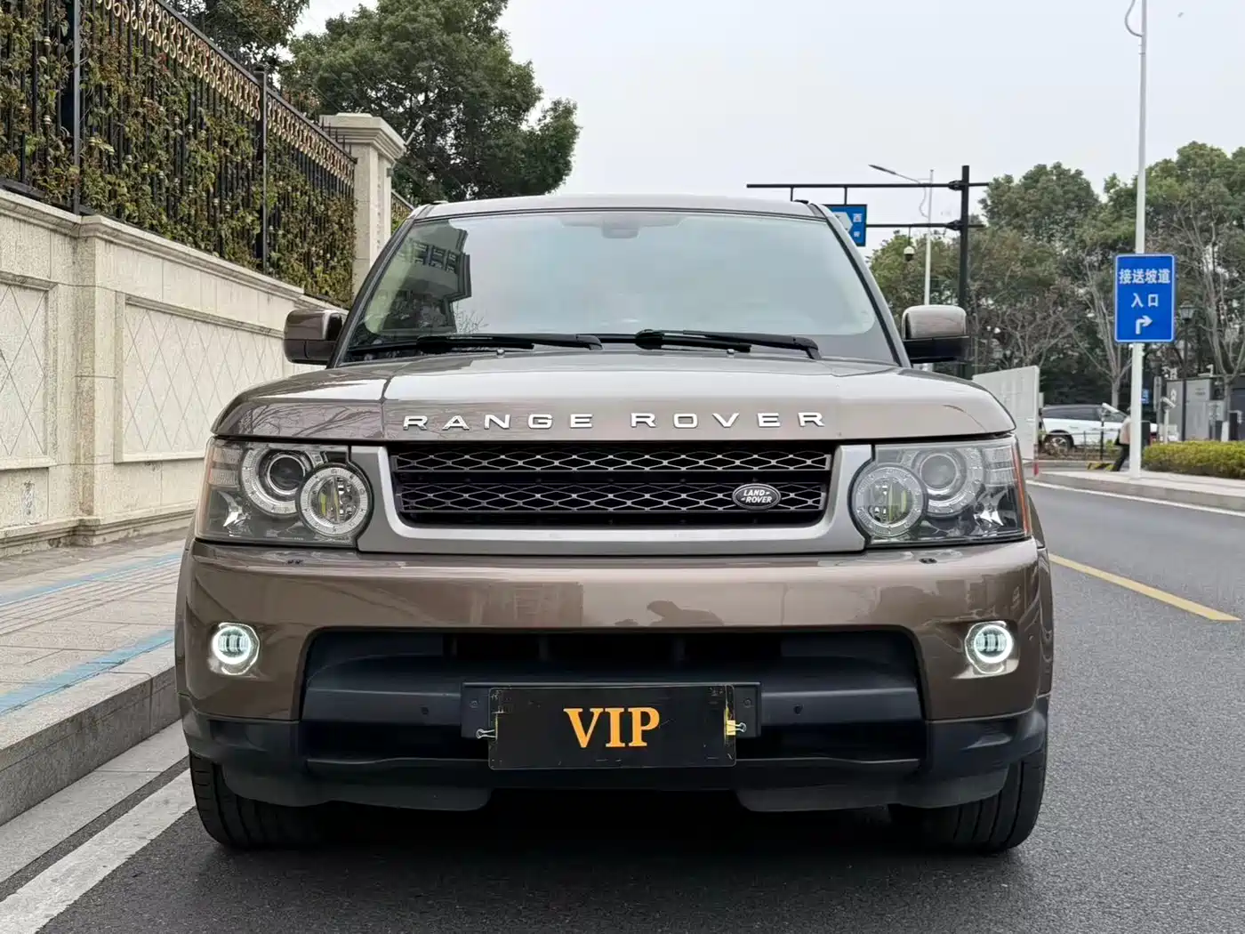 Land Rover Range Rover Sport 2011 3.0 TDV6 Diesel фото 2
