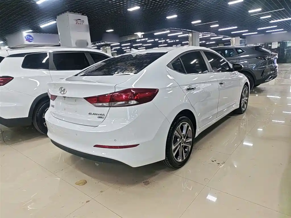 Hyundai Elantra 2016 Model 1.6L Automatic Smart Elite фото 7