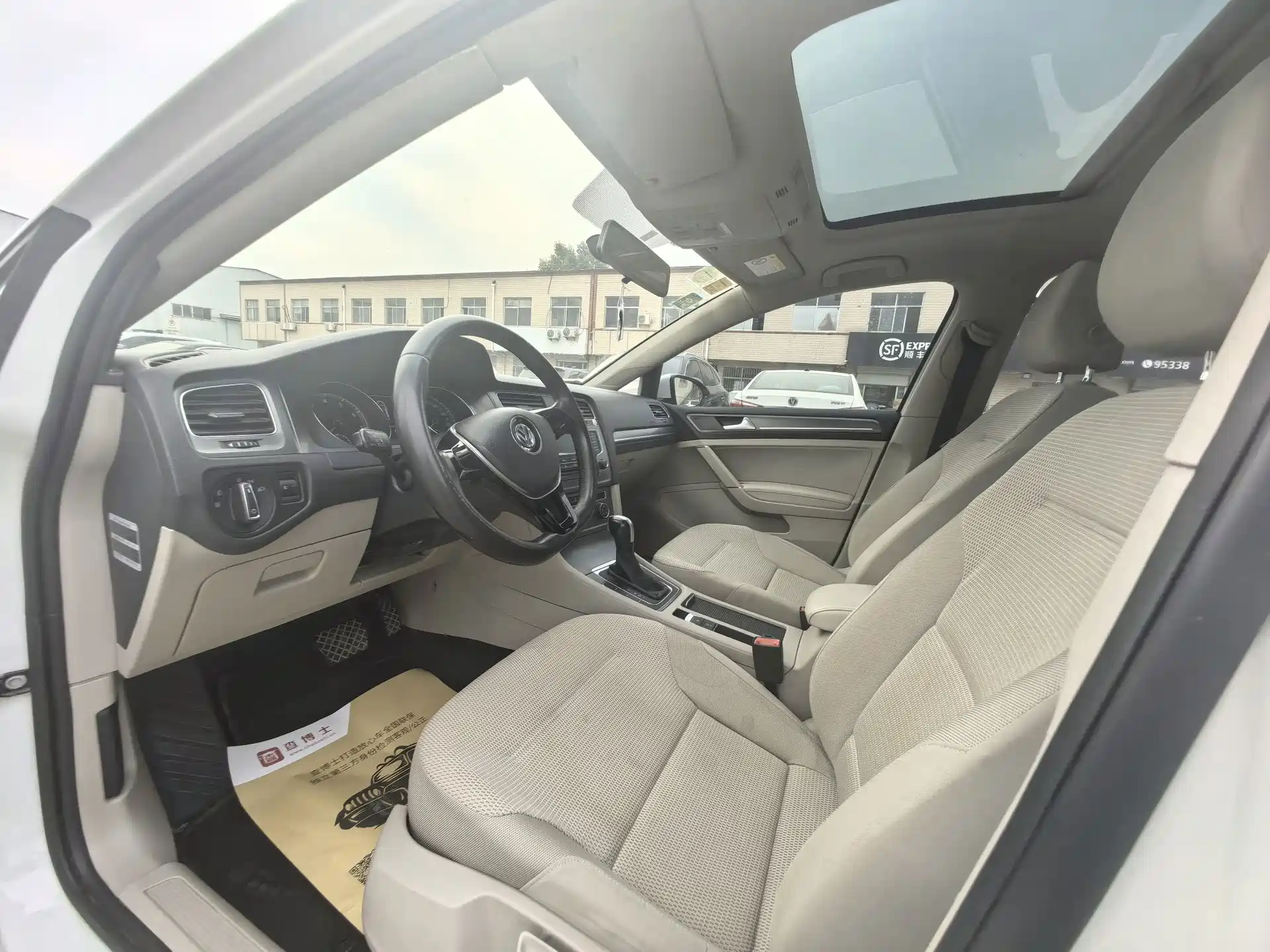Фото 8 - Volkswagen Golf