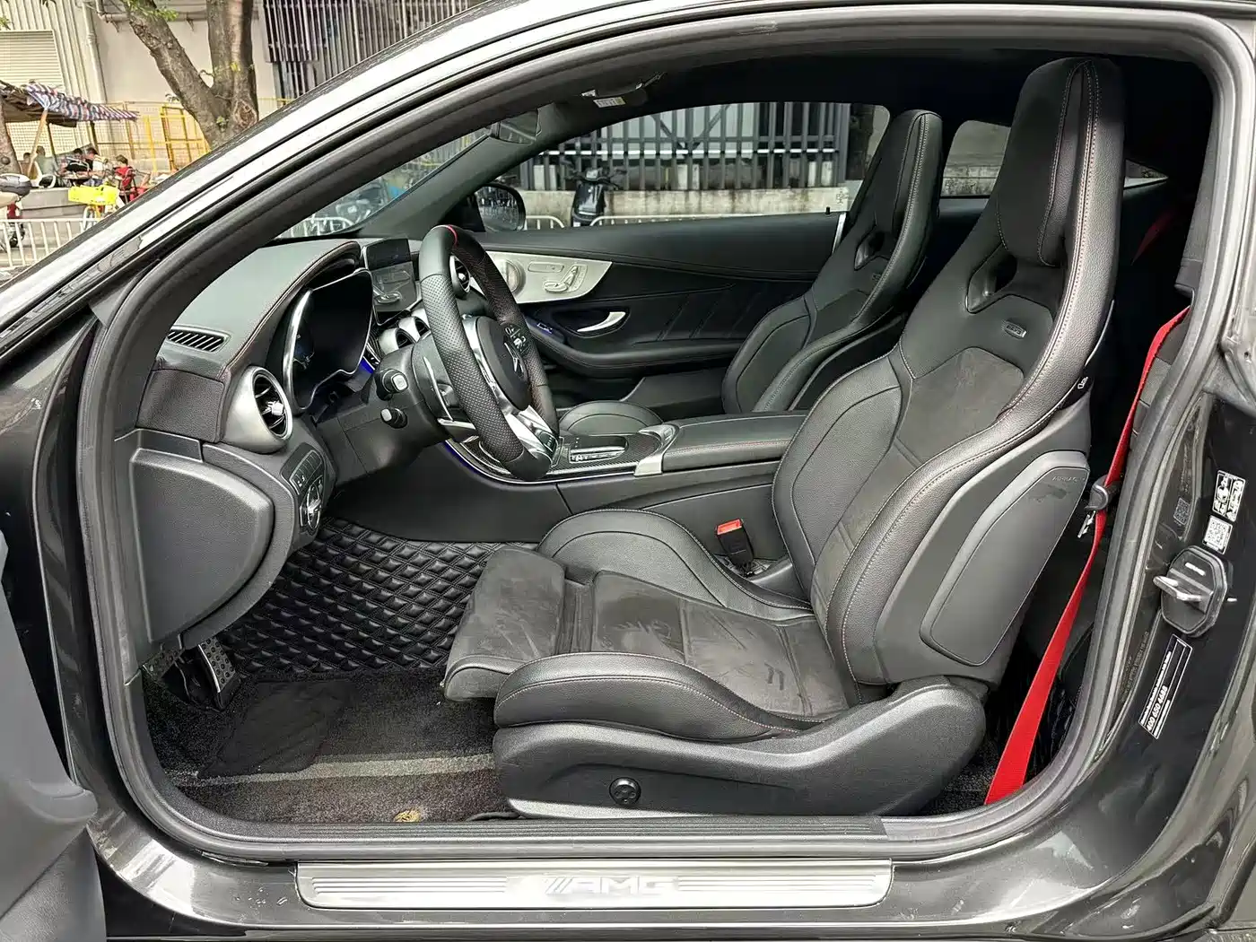 MERCEDES-BENZ C-CLASS AMG