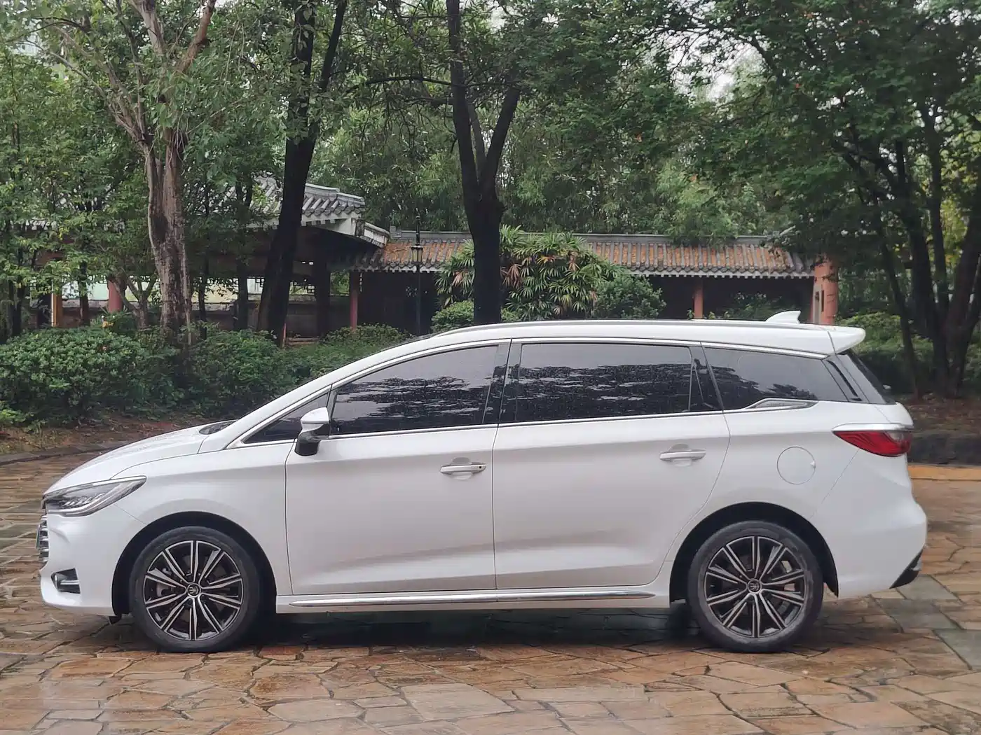 BYD Song MAX New Energy 2019 DM 1.5T Smart Connection Enjoyment 7-seater China VI фото 2