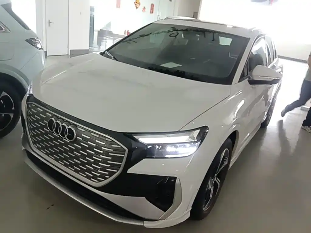 Фото 1 - Audi Q4 e-tron