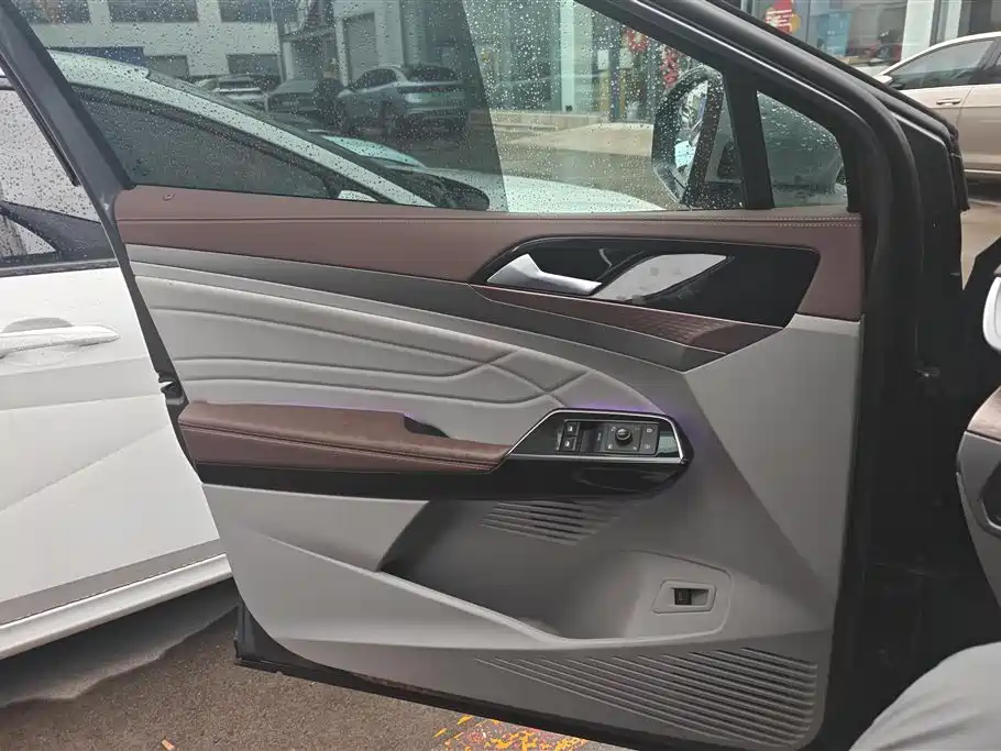 Volkswagen ID.6 X 2021 Pro Intelligent Long Range Edition фото 6