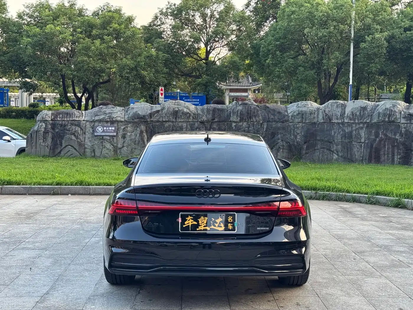 Photo 5 - Audi A7L