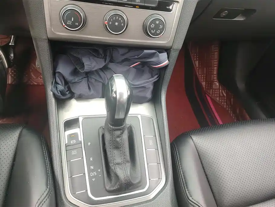 Volkswagen Golf Sportsvan 2016 1.6L Automatic Comfort фото 16