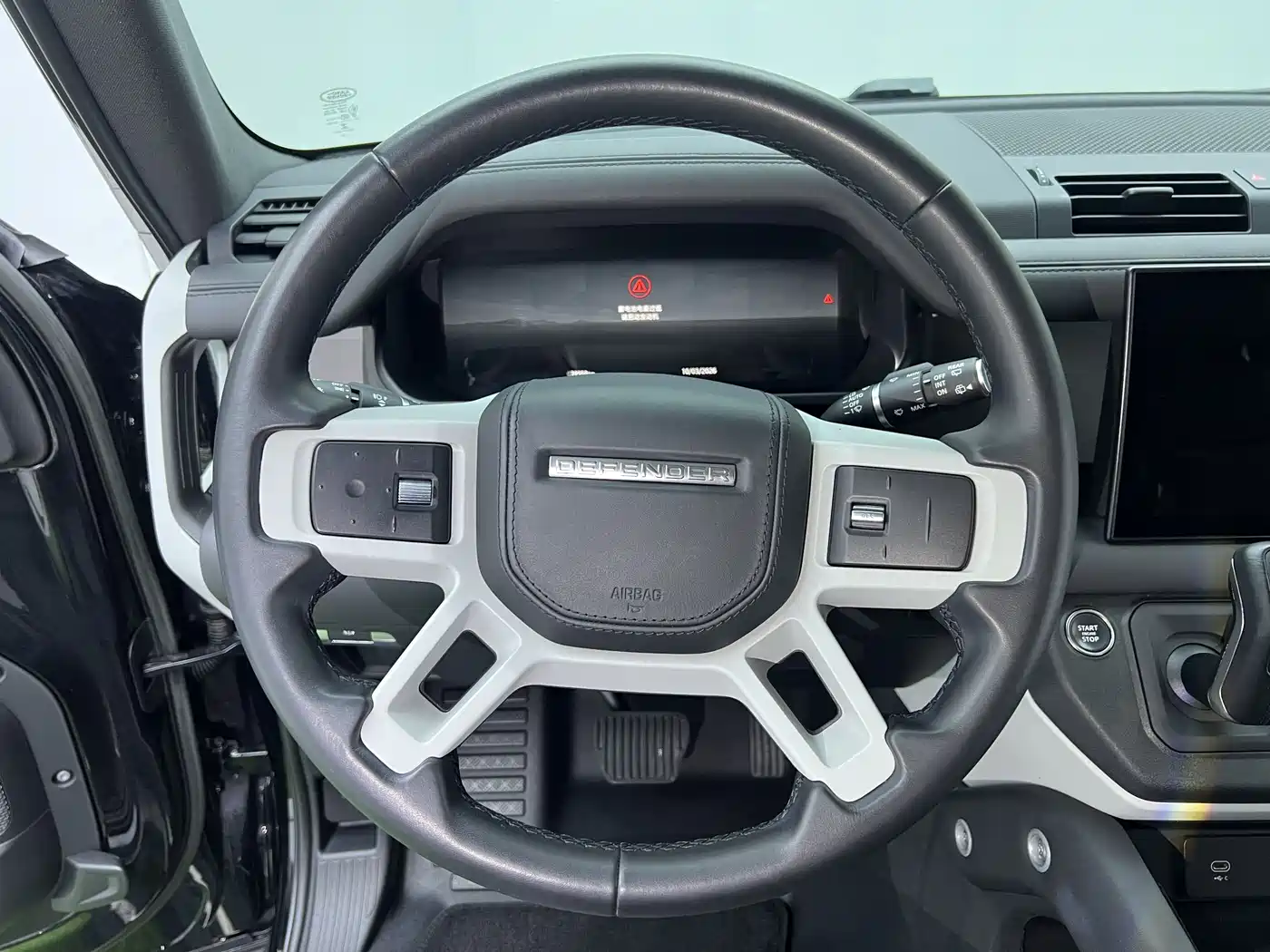 Land Rover Defender 2023 Facelift 90 3.0T P400 XS фото 21