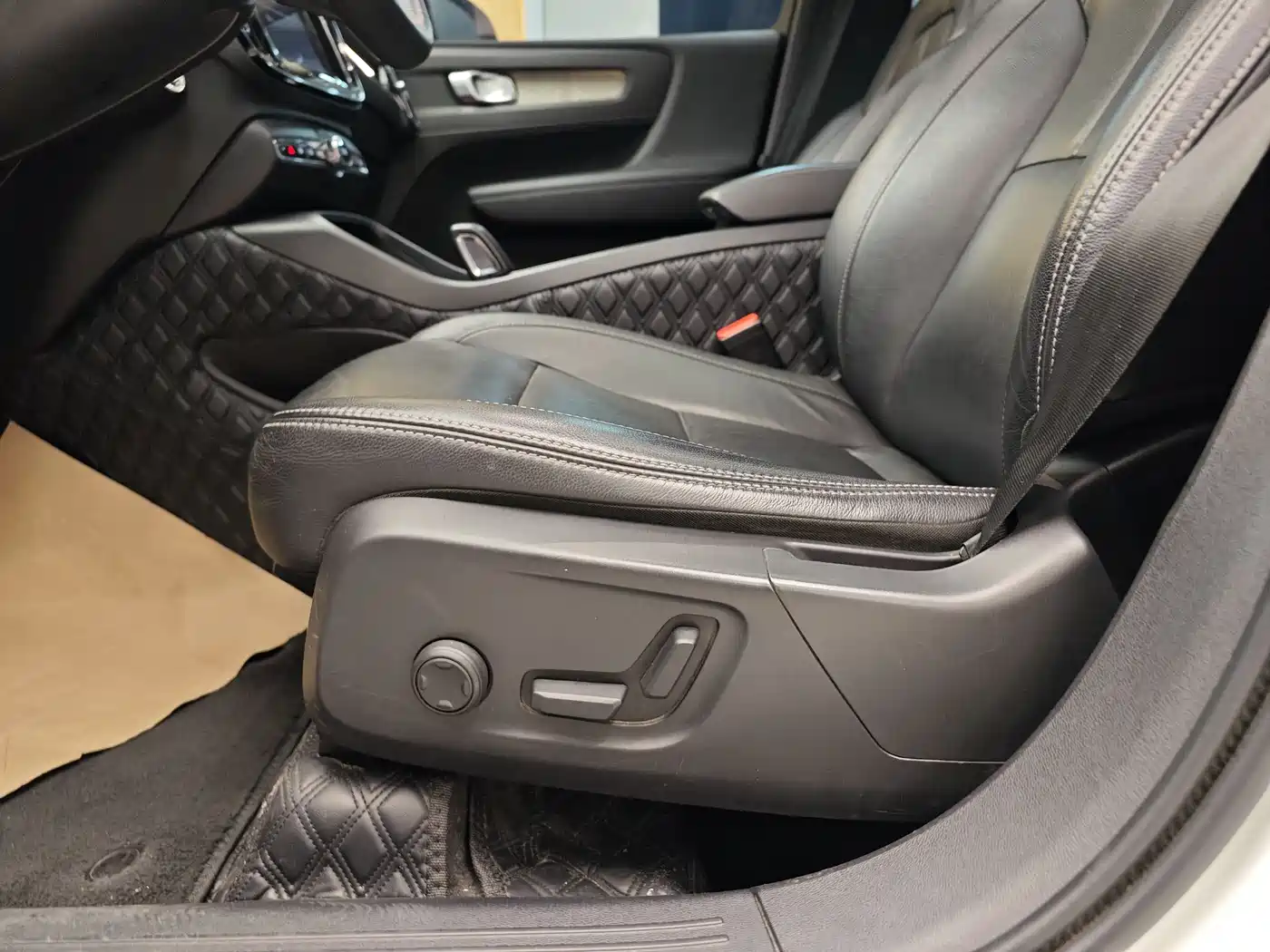 Фото 11 - Volvo XC40
