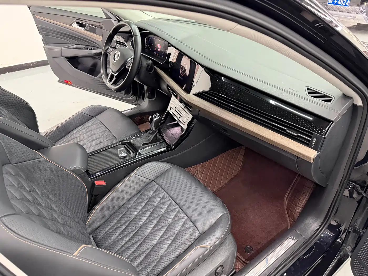 Volkswagen Passat 2020 Facelift 380TSI Luxury China VI фото 14