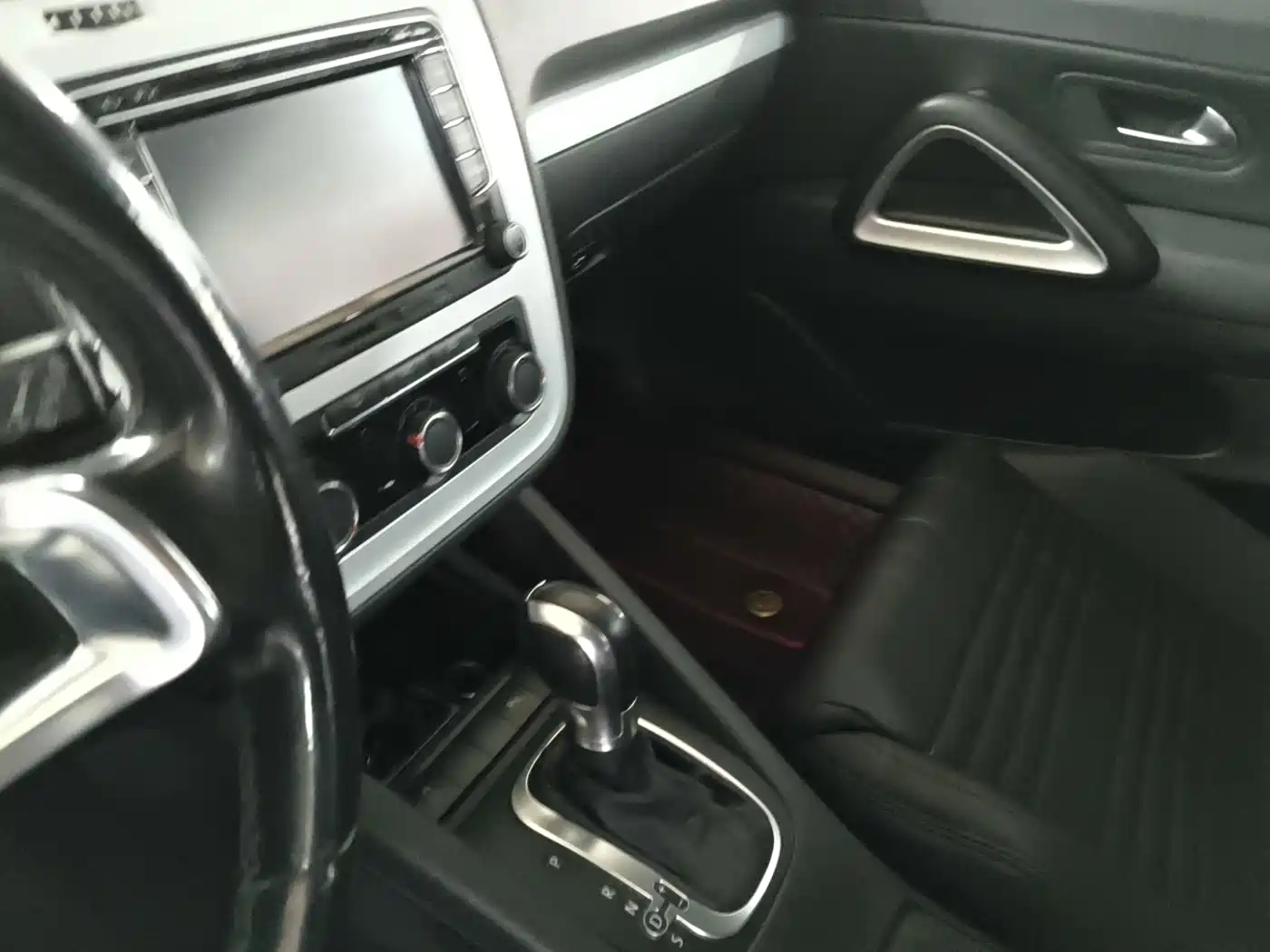 Volkswagen Scirocco 2015 1.4TSI Trend Edition фото 12