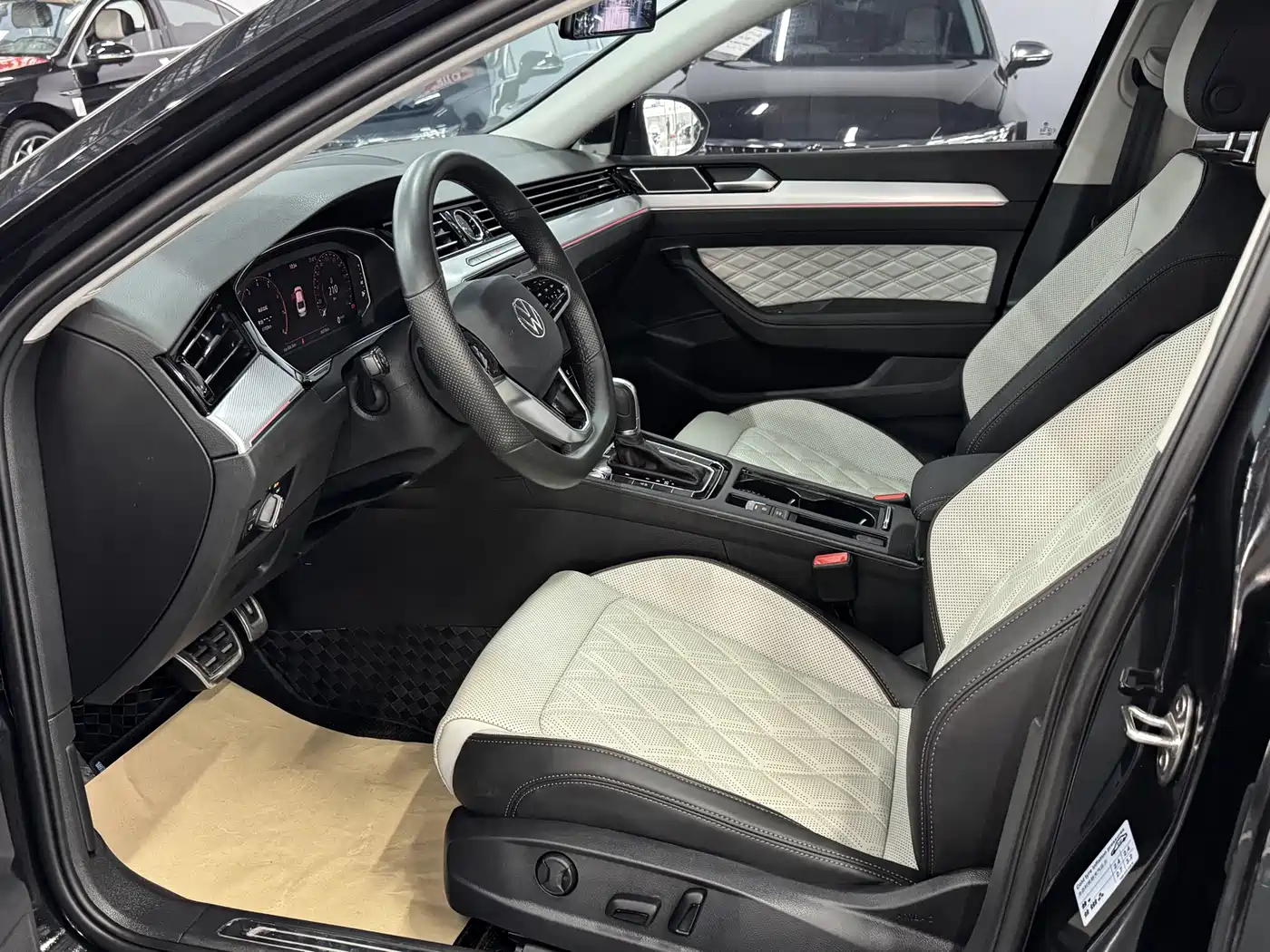 Volkswagen Magotan 2023 Model 2 Million Commemorative Edition 330TSI DSG Luxury фото 7