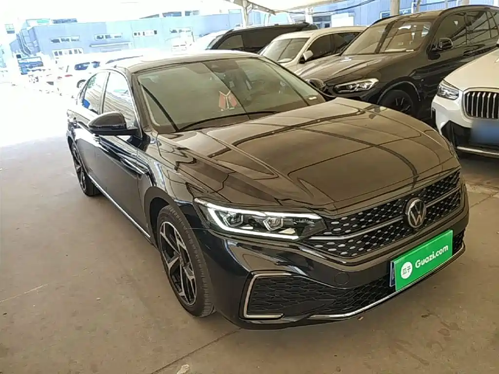 Volkswagen Passat 2024 380TSI Starlight Luxury Edition фото 4