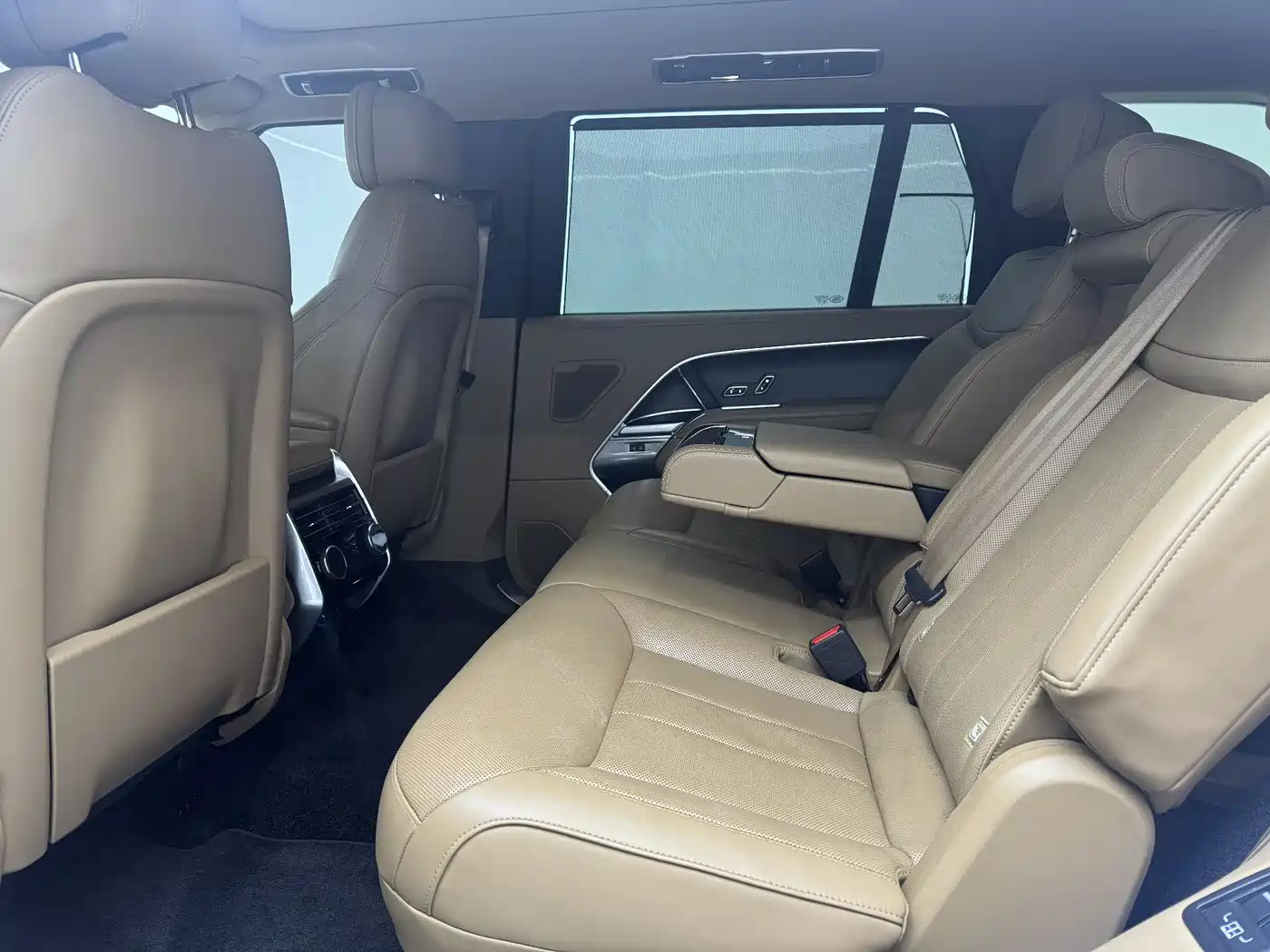 Land Rover Range Rover 2024 3.0 L6 400PS Golden Age Extended 7-Seater фото 10