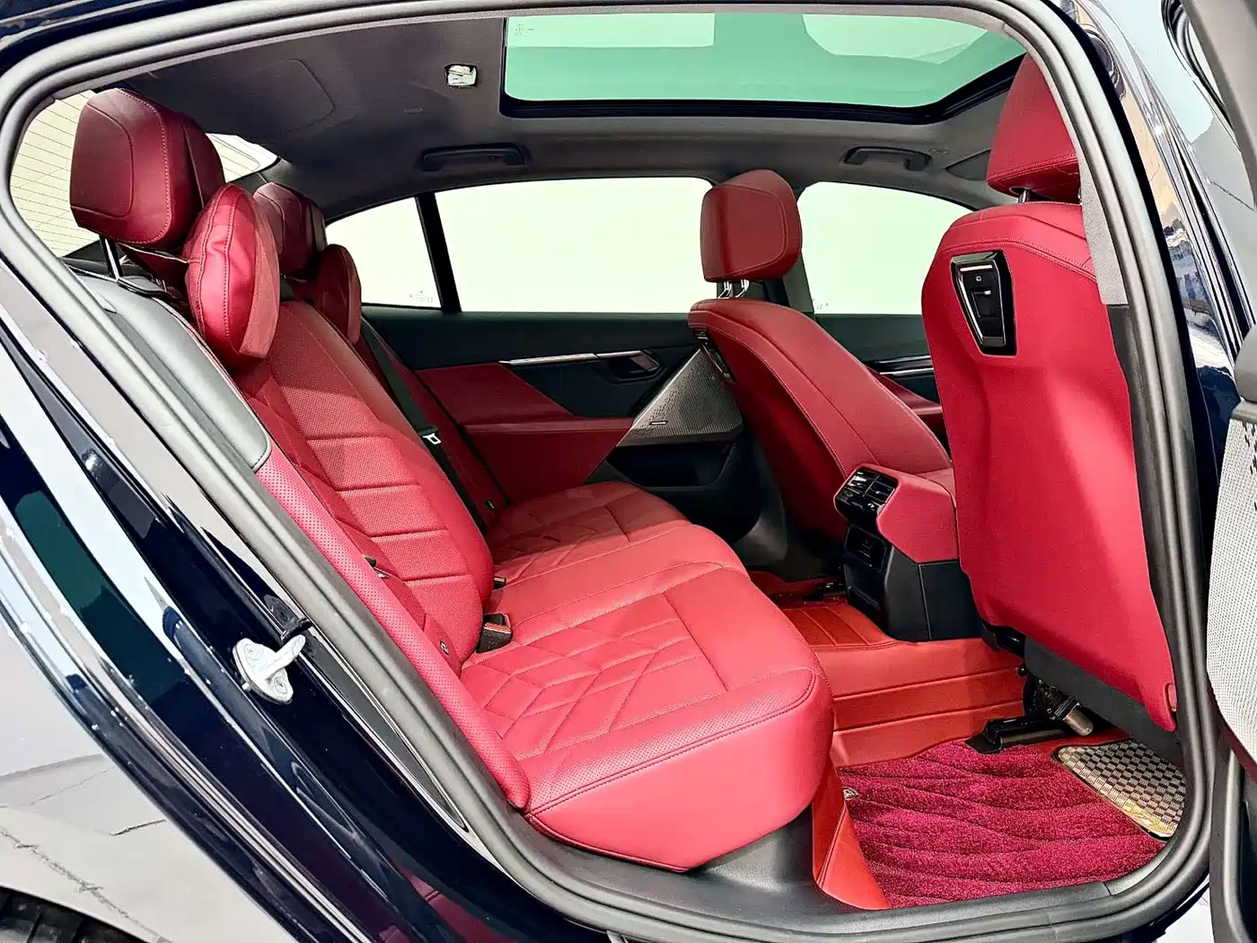 BMW 5 Series 2025 530Li Leading M Sport Package фото 20