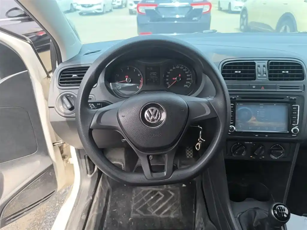 Volkswagen Polo 2016 1.4L Manual Trend фото 11
