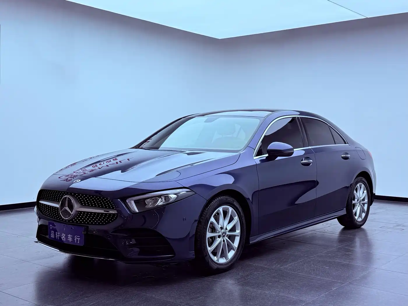 Mercedes-Benz A-Class 2019 Facelift A 200 L Sports Sedan фото 3