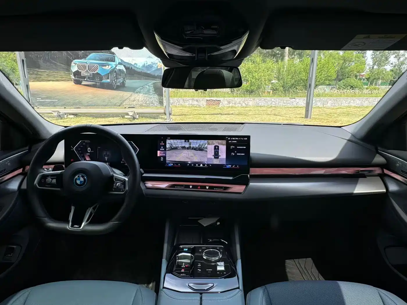 BMW i5 2024 eDrive 35L Premium Model M Sport Package фото 14
