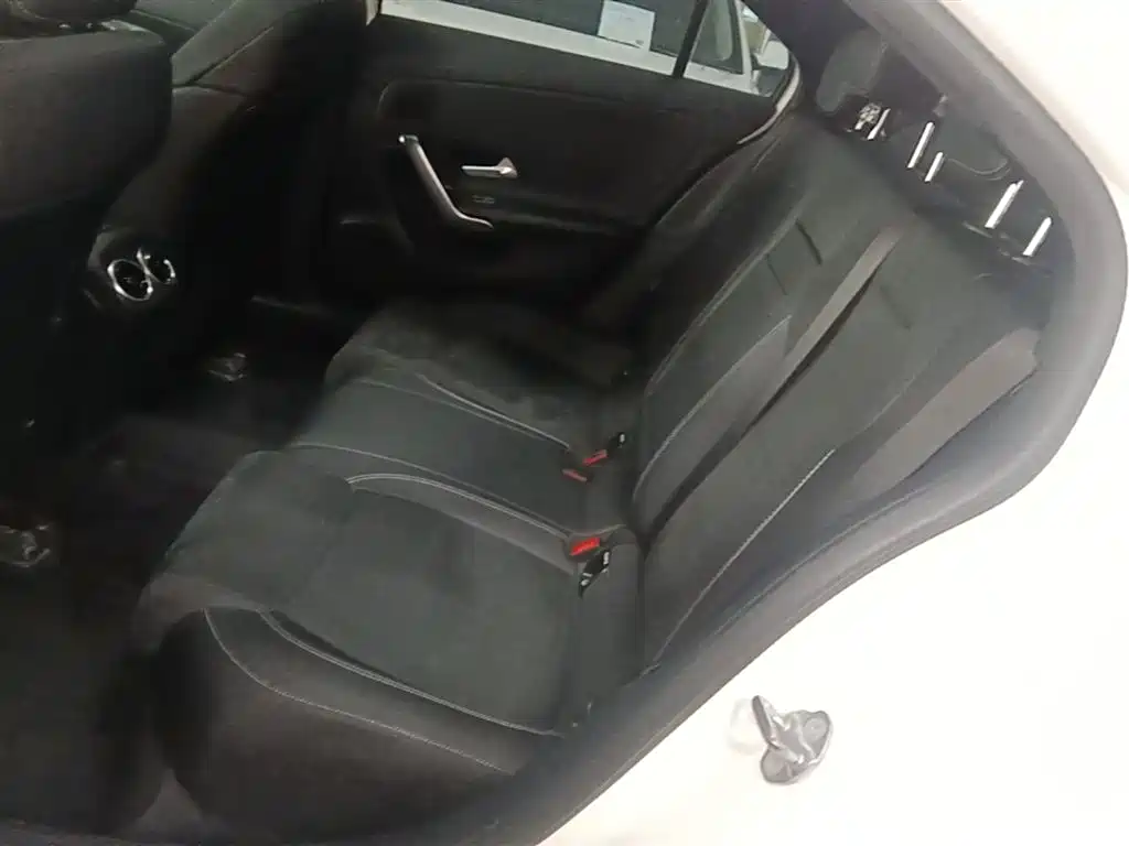 Mercedes-Benz A-Class 2019 Facelift A 200 L Sports Sedan фото 17