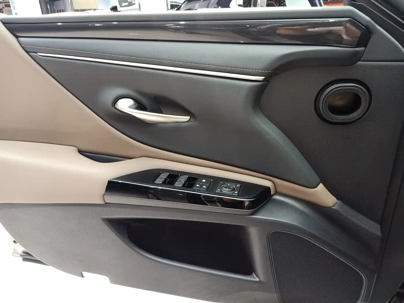 Lexus ES 2022 200 Excellence Edition фото 16
