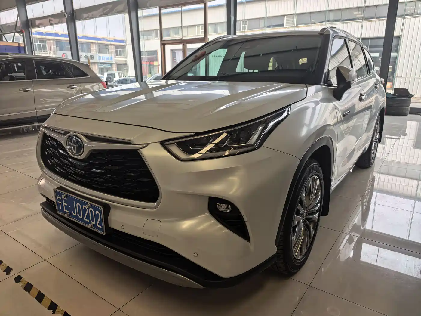 Toyota Highlander 2022 Model Dual Engine 2.5L 4WD Premium Edition 7-Seater