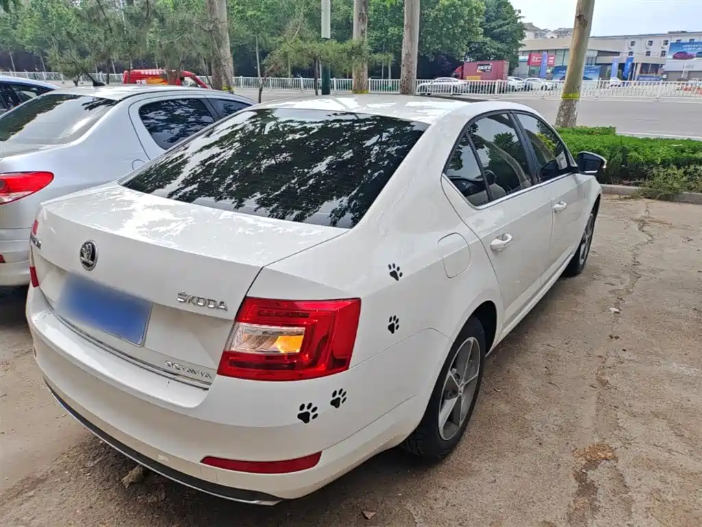 Škoda Octavia 2016 1.6L Automatic Smart Edition фото 7