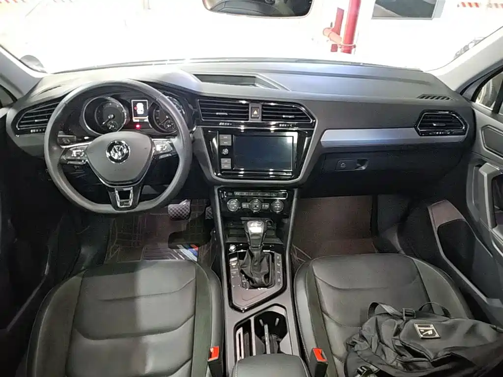 Volkswagen Tiguan L 2019 330TSI Automatic 2WD Smart Luxury Edition China VI фото 10
