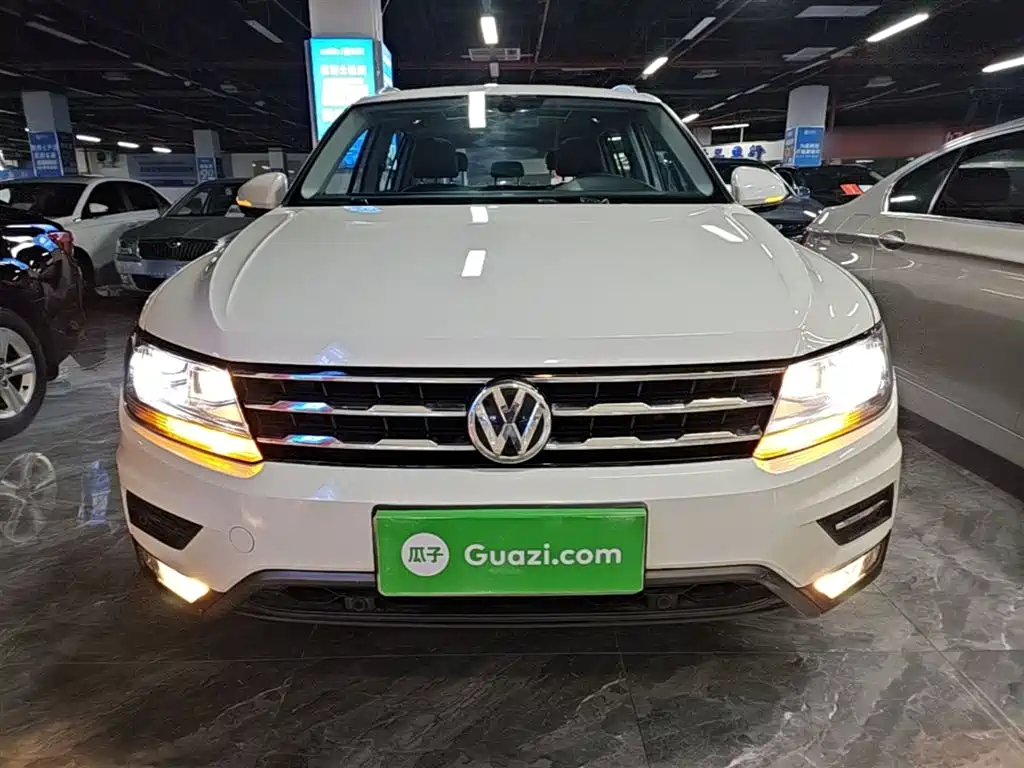 Volkswagen Tiguan L 2019 330TSI Automatic 2WD Smart Luxury Edition China VI фото 3