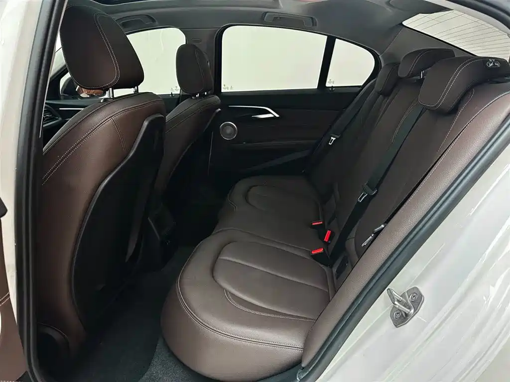 BMW 1 Series 2021 120i M Sport Shadow Edition фото 22
