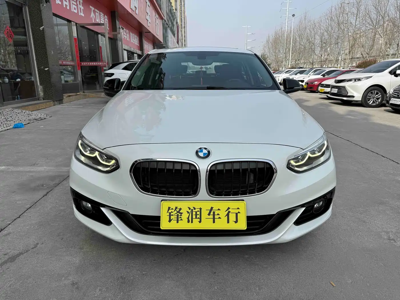 BMW 1 Series 2018 118i Sport Edition фото 2