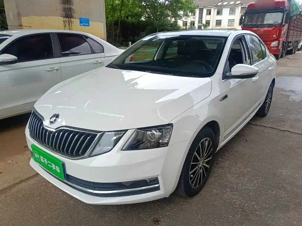 Škoda Octavia 2018 TSI230 DSG Luxury Edition