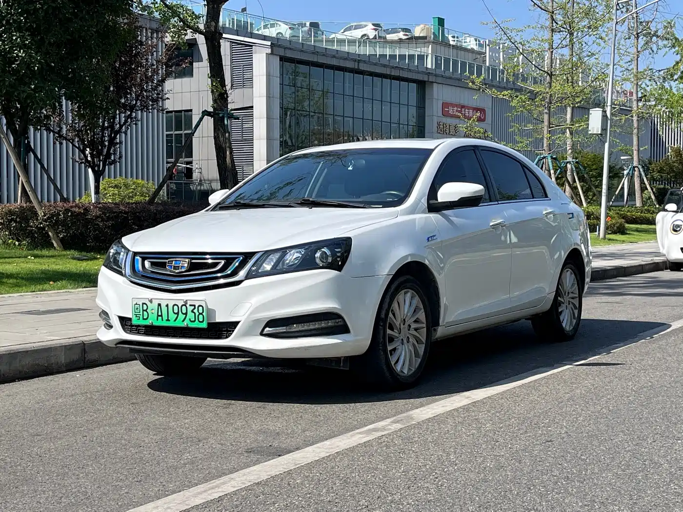 Geely Emgrand New Energy 2017 — пригон из Китая