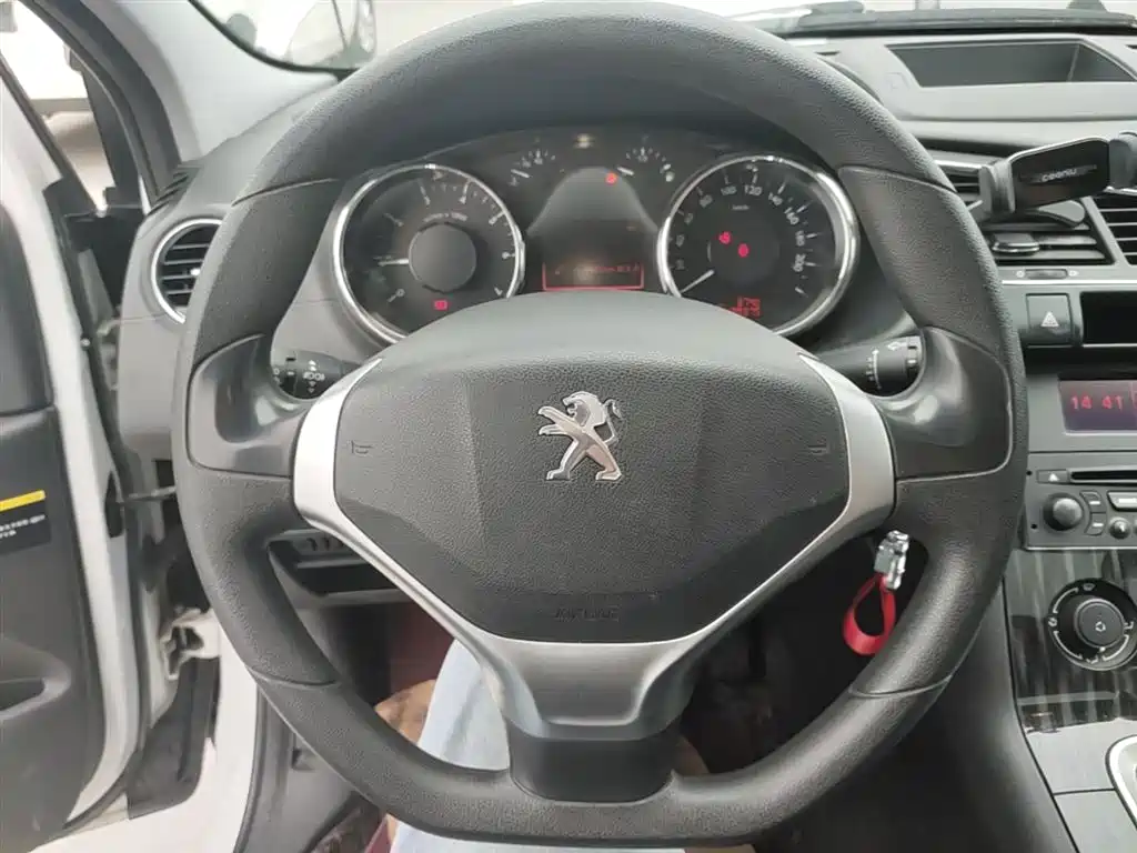 Peugeot 3008 2015 2.0L Automatic Classic Edition фото 11