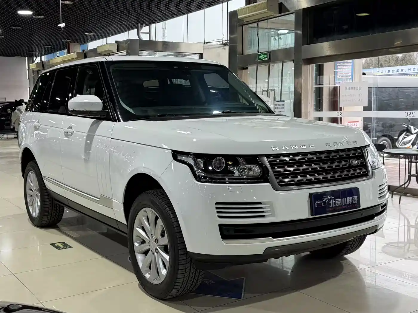 Land Rover Range Rover 2017 3.0 SC V6 Golden Age Edition фото 3