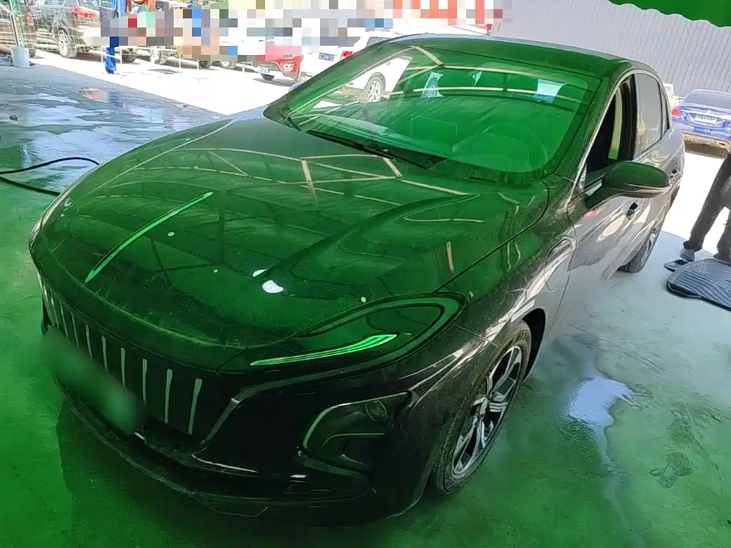 Hongqi E-QM5 2021 Charging Flag Joy Edition