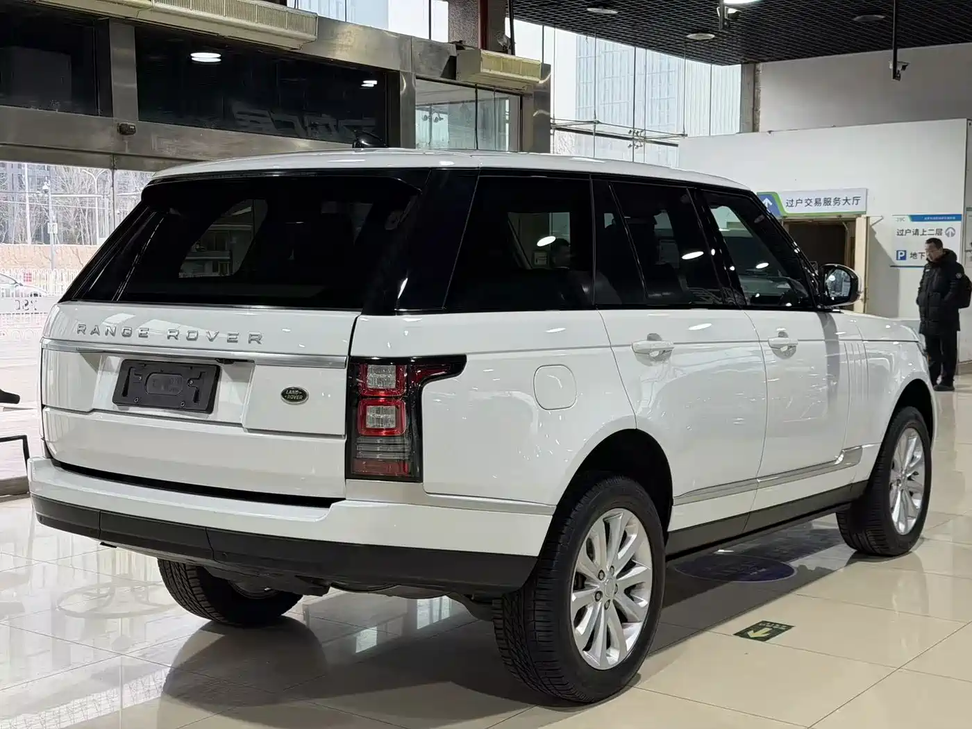 Land Rover Range Rover 2017 3.0 SC V6 Golden Age Edition фото 12