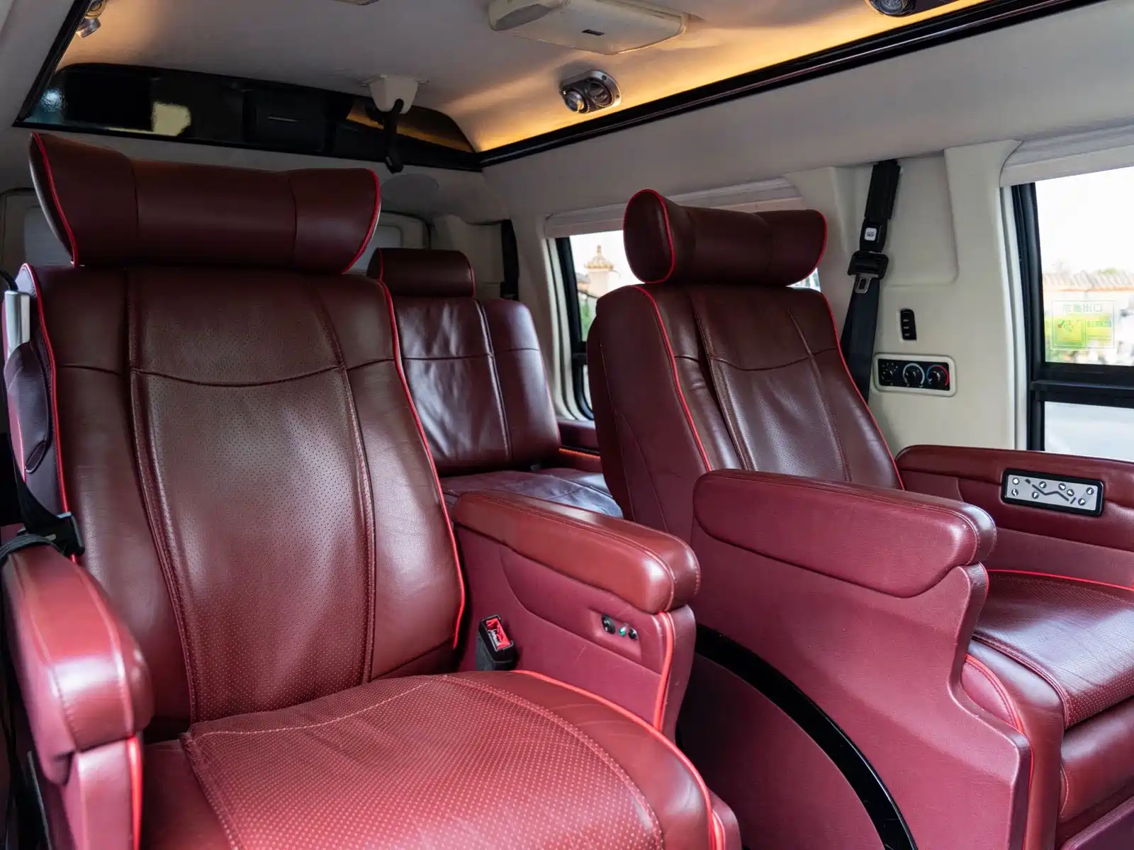 Photo 14 - GMC Savana