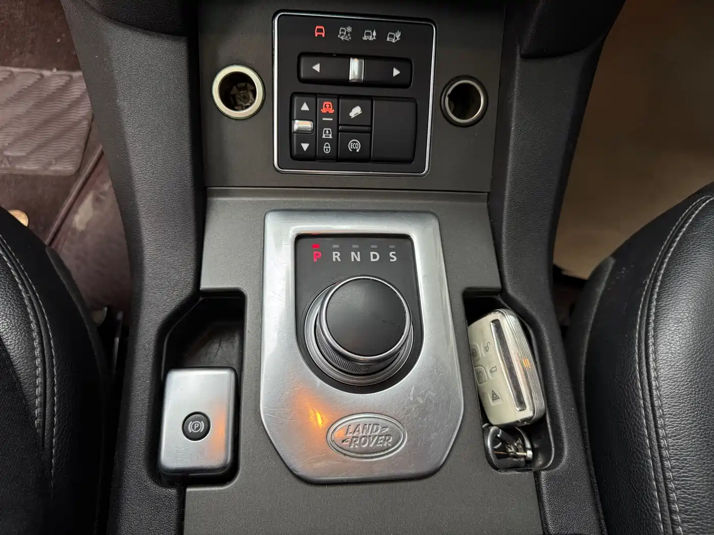 Land Rover Discovery 2016 3.0 SC V6 HSE фото 10