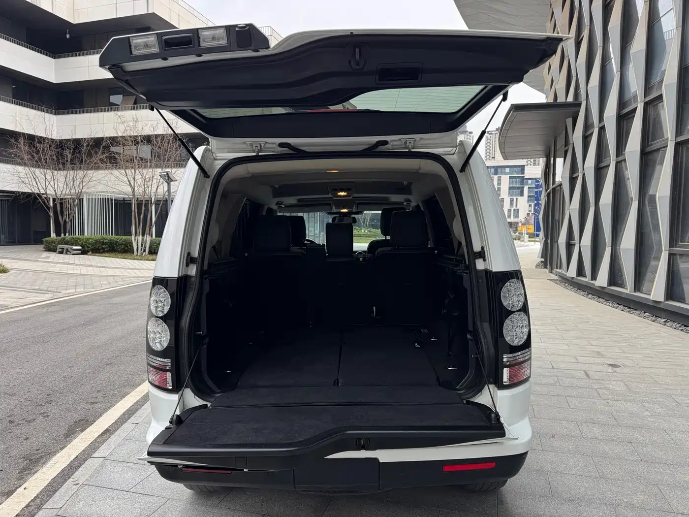 Land Rover Discovery 2016 3.0 SC V6 HSE фото 16