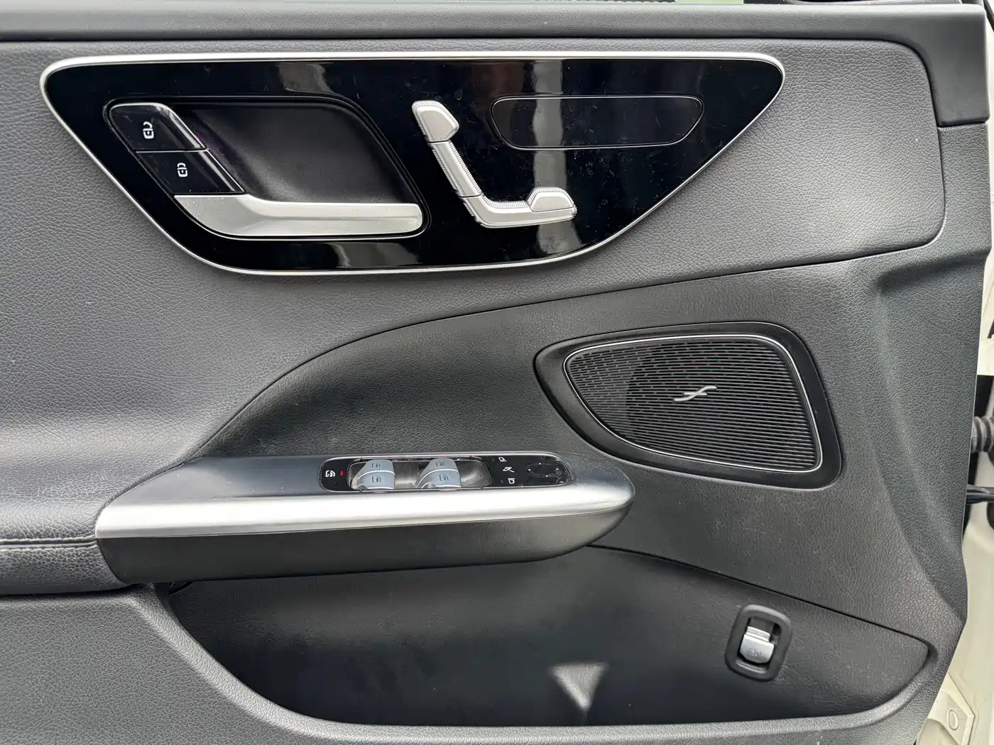 Mercedes-Benz C-Class 2023 C 200 L Sport фото 6