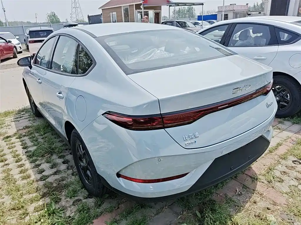 BYD Qin PLUS 2026 DM-i Smart Edition 128KM Progressive фото 5