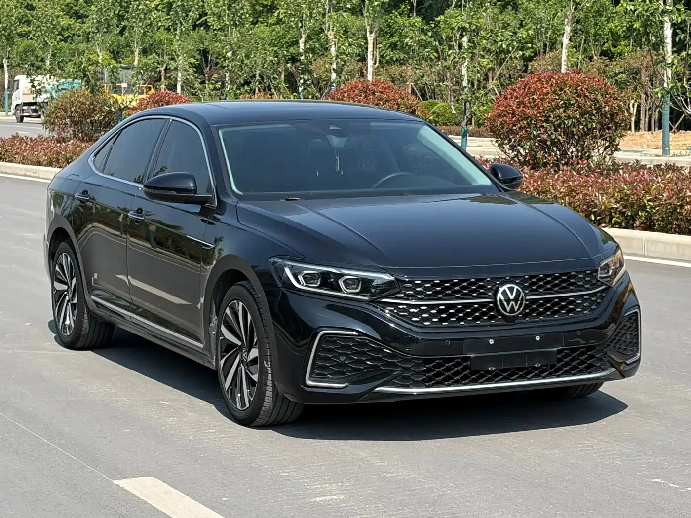 Volkswagen Passat 2022 330TSI Starlight Luxury Edition фото 3