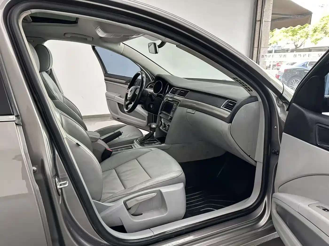 Škoda Superb 2012 1.8TSI Automatic Elegance Edition фото 6