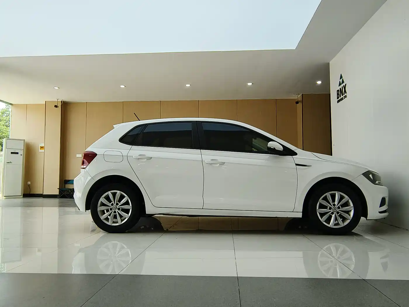 Volkswagen Polo 2019 Plus 1.5L Automatic Colorful Tech Edition фото 3
