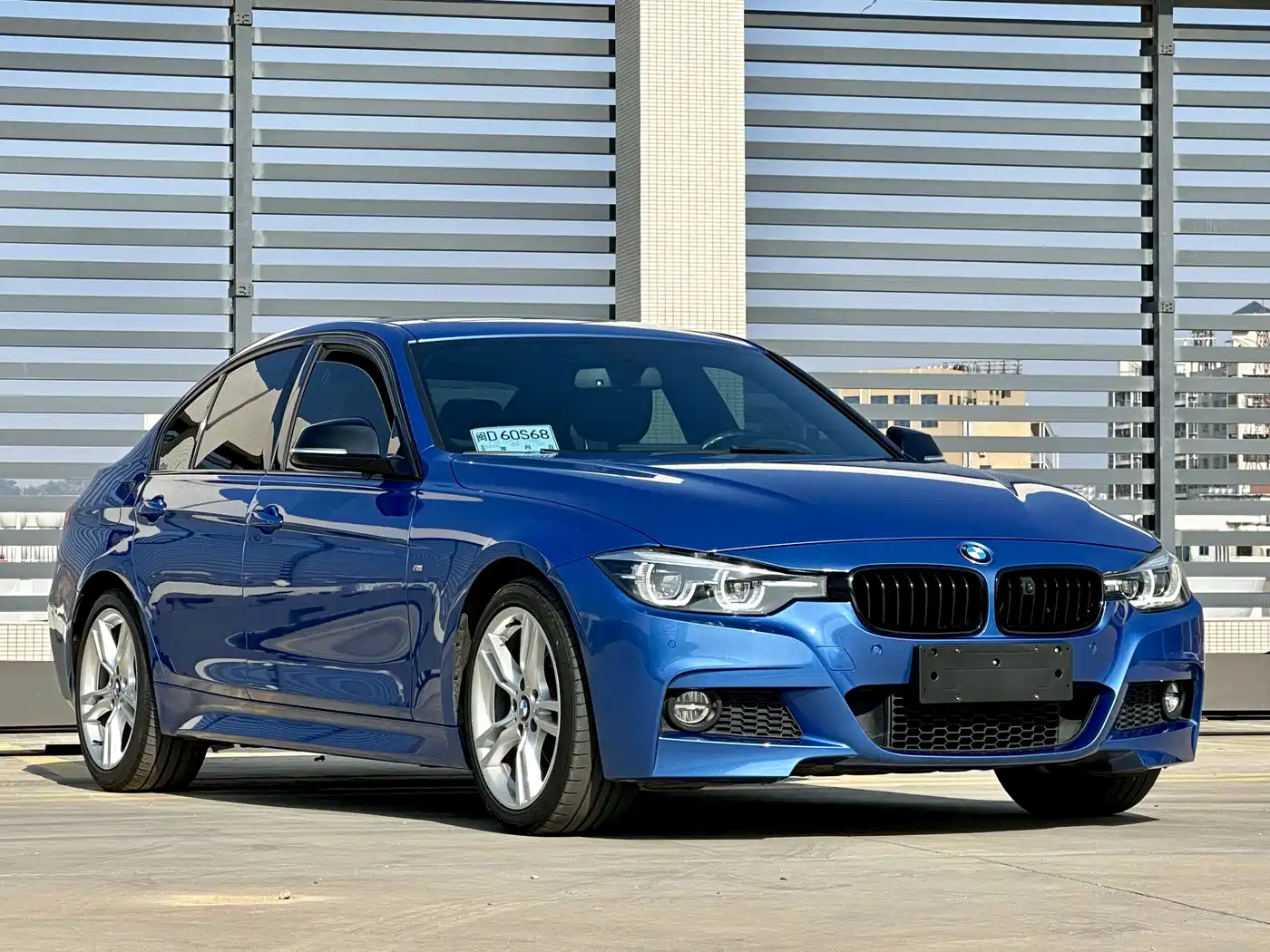 BMW 3 Series 2018 320i M Sport Black Night Edition фото 3